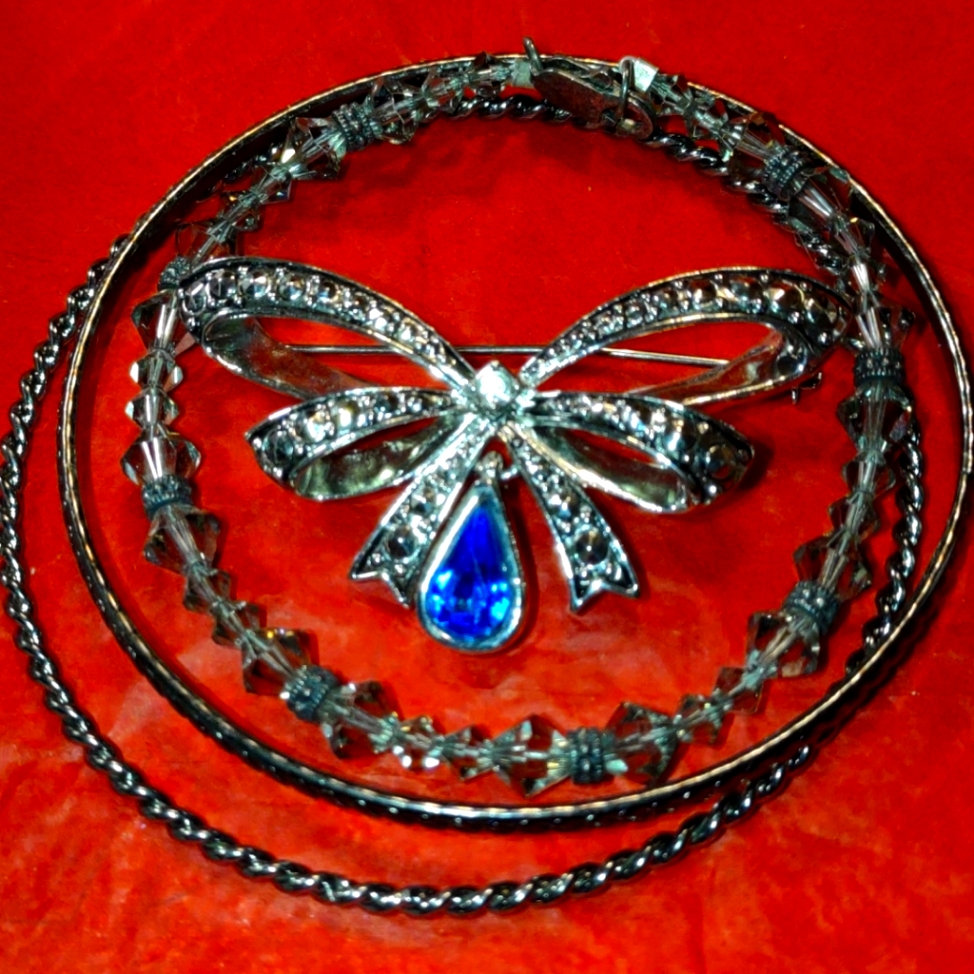 Beautiful Vintage Broach And Bracelet Collection